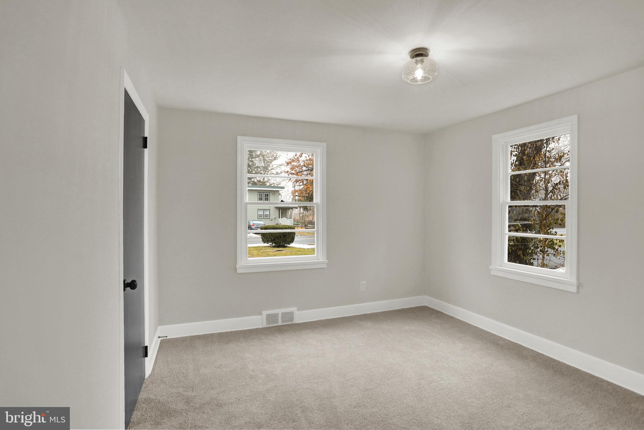 311 Pine Road Mount Holly Springs, PA 17065 - Photo 25 of 44 an empty room with a window
