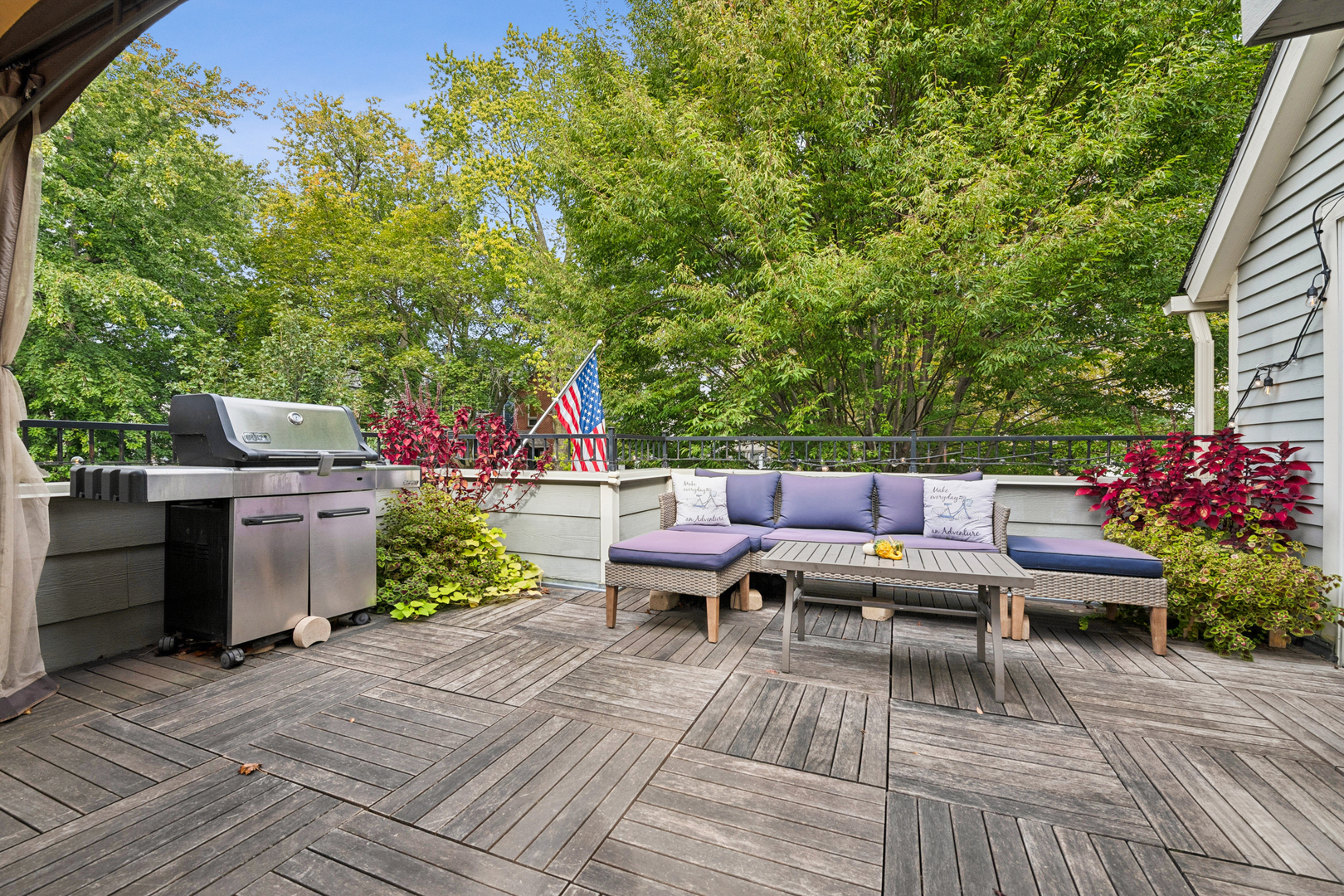 1809 West Melrose Street Chicago, IL 60657 - Photo 23 of 25 a view of a tables and chairs in patio of the house