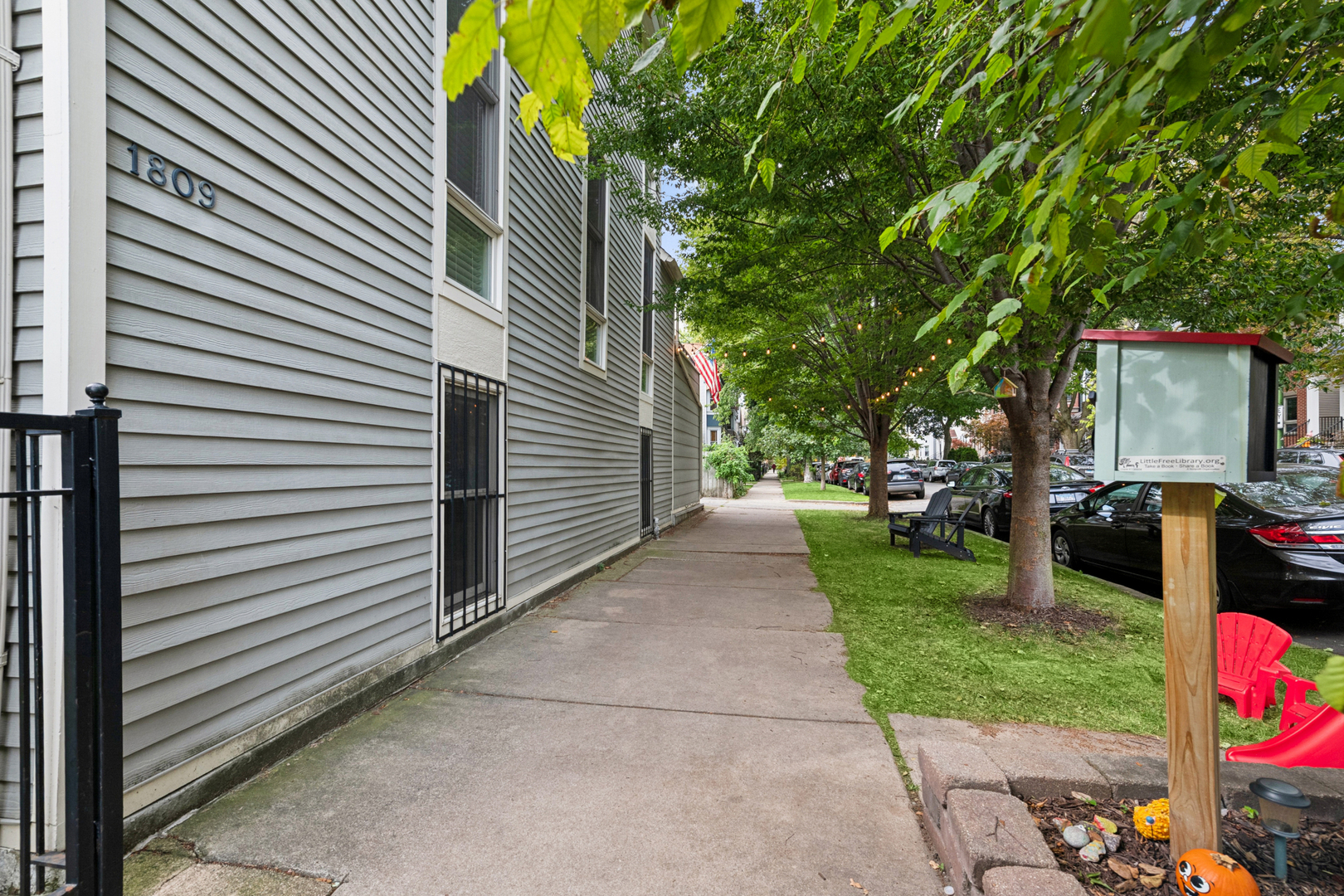 1809 West Melrose Street Chicago, IL 60657 - Photo 25 of 25 a view of a back yard of the house
