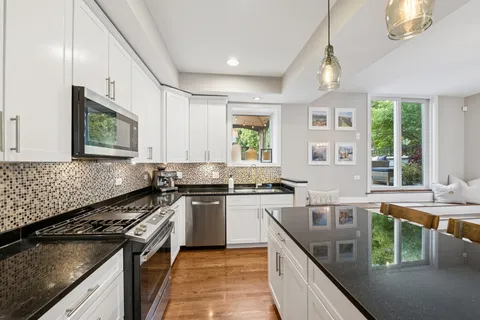 $899,900 | 1809 West Melrose Street, Chicago, IL 60657