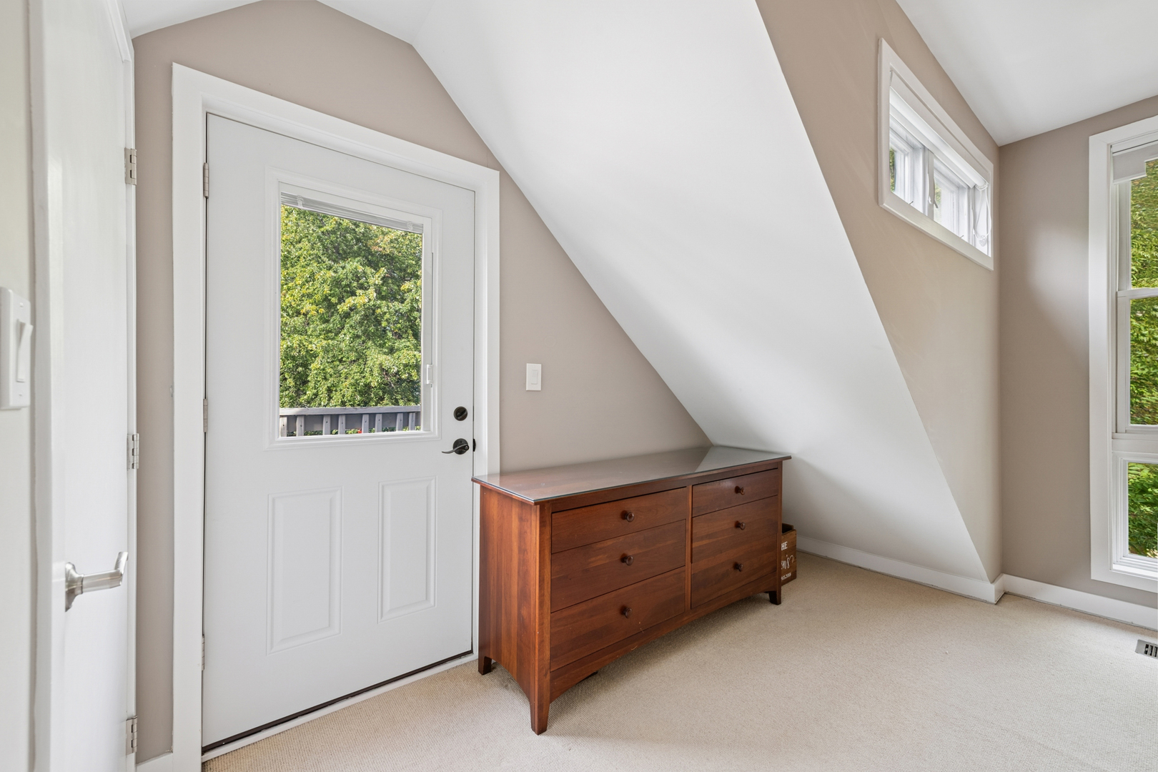 1809 West Melrose Street Chicago, IL 60657 - Photo 10 of 25 a room with furniture and a window