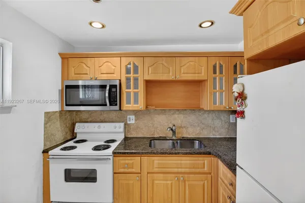 $2,100 | 11309 Southwest 200th Street, Unit 209C, Miami, FL 33157