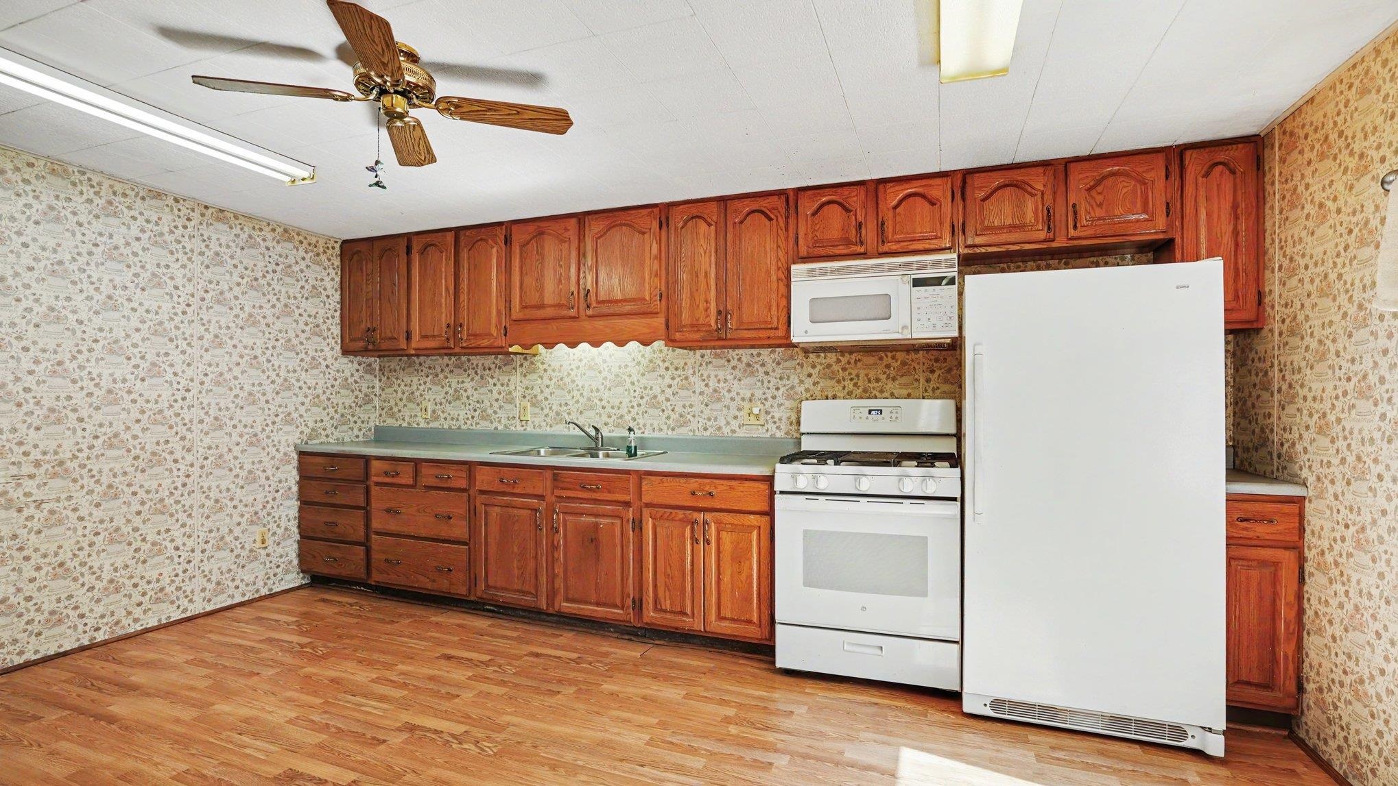 10221 Church Road Vestaburg, MI 48891 - Photo 6 of 46 1947097-9b481249-1eb4-4db5-8f21-a5323adaea0c.JPG