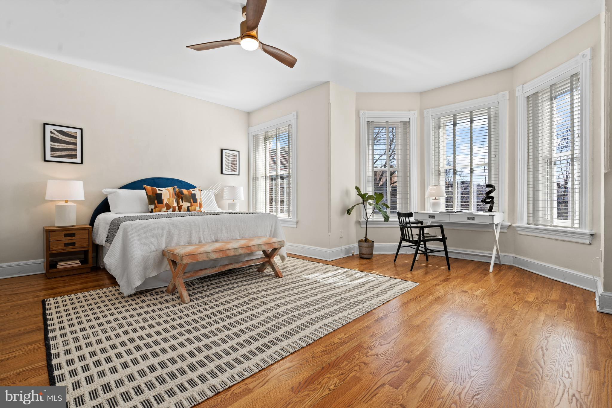 134 R Street Northeast Washington, DC 20002 - Photo 6 of 10 Large master suite