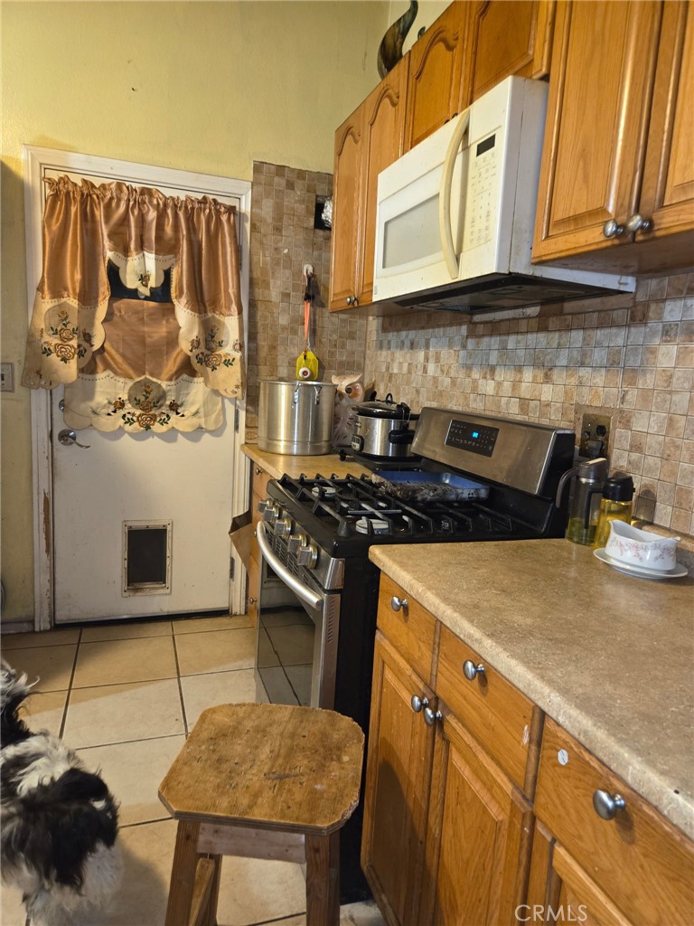8833 Shawnee Avenue Riverside, CA 92503 - Photo 5 of 10