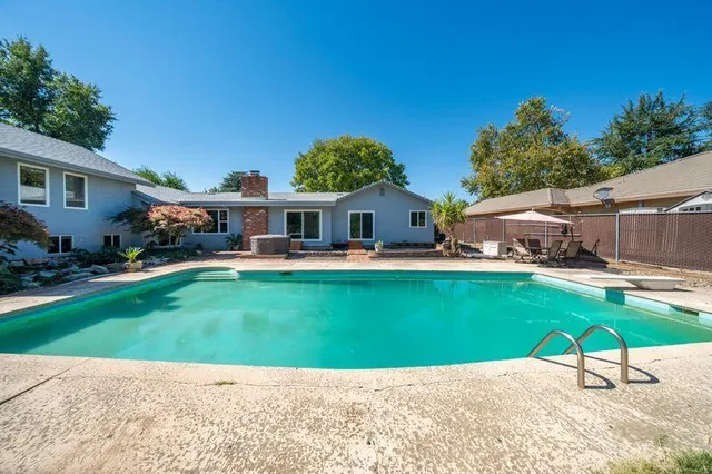 $1,075,000 | 3425 Riverview Drive, Redding, CA 96001