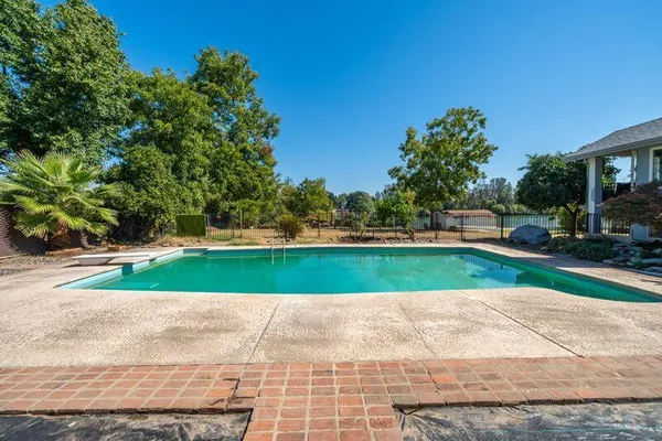 $1,075,000 | 3425 Riverview Drive, Redding, CA 96001