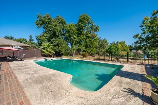 $1,075,000 | 3425 Riverview Drive, Redding, CA 96001