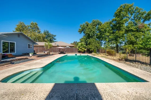 $1,075,000 | 3425 Riverview Drive, Redding, CA 96001