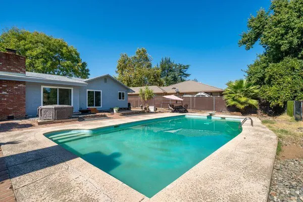 $1,075,000 | 3425 Riverview Drive, Redding, CA 96001