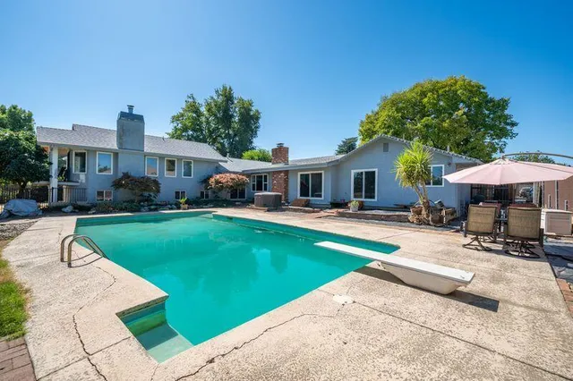 $1,075,000 | 3425 Riverview Drive, Redding, CA 96001