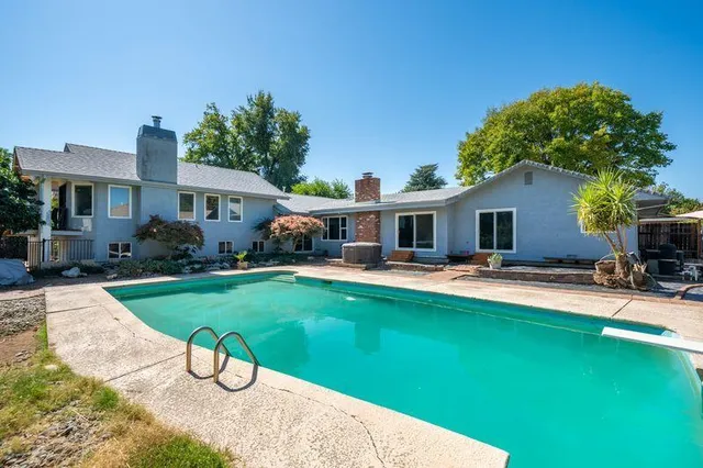 $1,075,000 | 3425 Riverview Drive, Redding, CA 96001