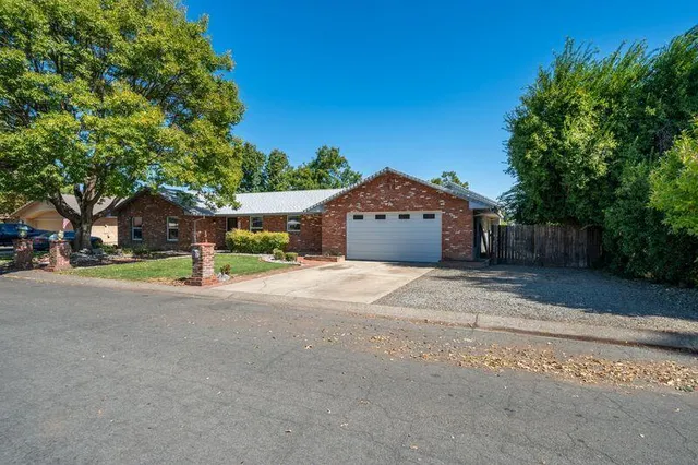 $1,075,000 | 3425 Riverview Drive, Redding, CA 96001