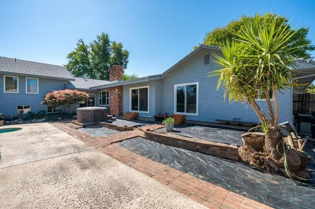 $1,075,000 | 3425 Riverview Drive, Redding, CA 96001