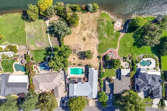 $1,075,000 | 3425 Riverview Drive, Redding, CA 96001