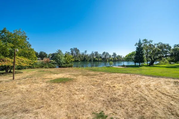 $1,075,000 | 3425 Riverview Drive, Redding, CA 96001