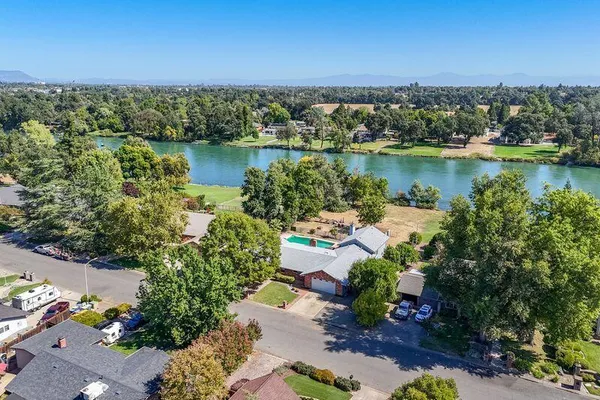 $1,075,000 | 3425 Riverview Drive, Redding, CA 96001