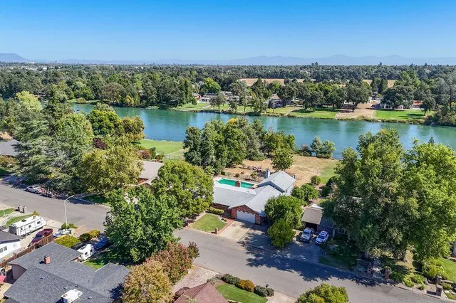 $1,075,000 | 3425 Riverview Drive, Redding, CA 96001