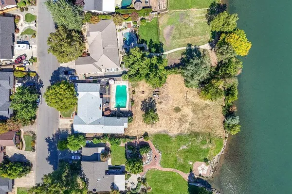 $1,075,000 | 3425 Riverview Drive, Redding, CA 96001