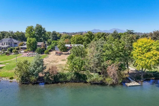 $1,075,000 | 3425 Riverview Drive, Redding, CA 96001