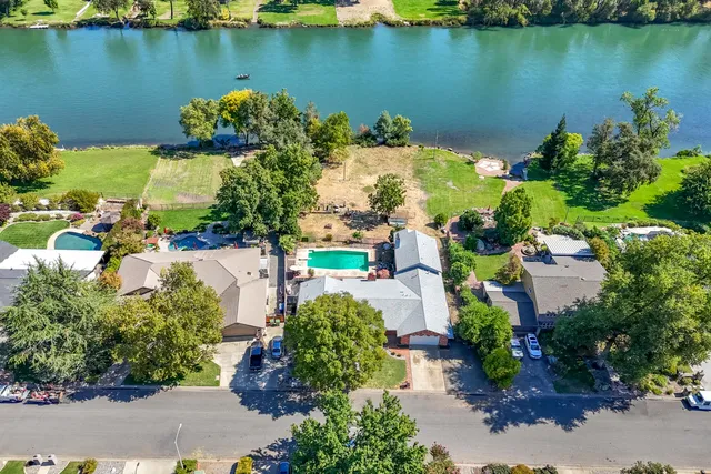 $1,075,000 | 3425 Riverview Drive, Redding, CA 96001