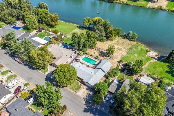 $1,075,000 | 3425 Riverview Drive, Redding, CA 96001