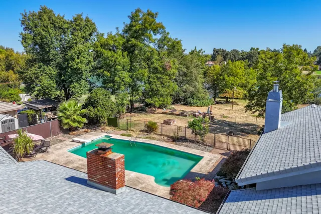 $1,075,000 | 3425 Riverview Drive, Redding, CA 96001