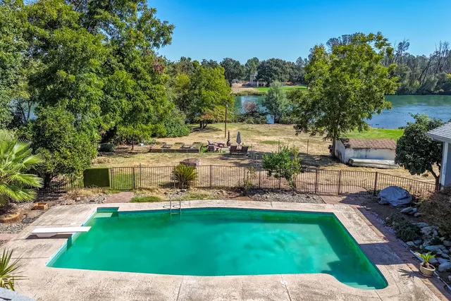 $1,075,000 | 3425 Riverview Drive, Redding, CA 96001