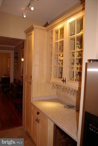 340 10th Street Northeast Washington, DC 20002 - Photo 2 of 19 Butler's Pantry w/wine fridge