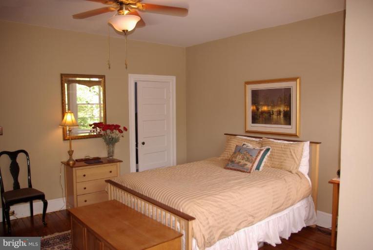 340 10th Street Northeast Washington, DC 20002 - Photo 11 of 19 Large front Bedroom