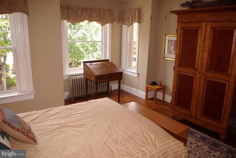 340 10th Street Northeast Washington, DC 20002 - Photo 12 of 19 Large front Bedroom