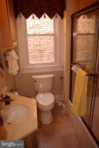 340 10th Street Northeast Washington, DC 20002 - Photo 18 of 19 Beautiful new 2nd floor Bathroom