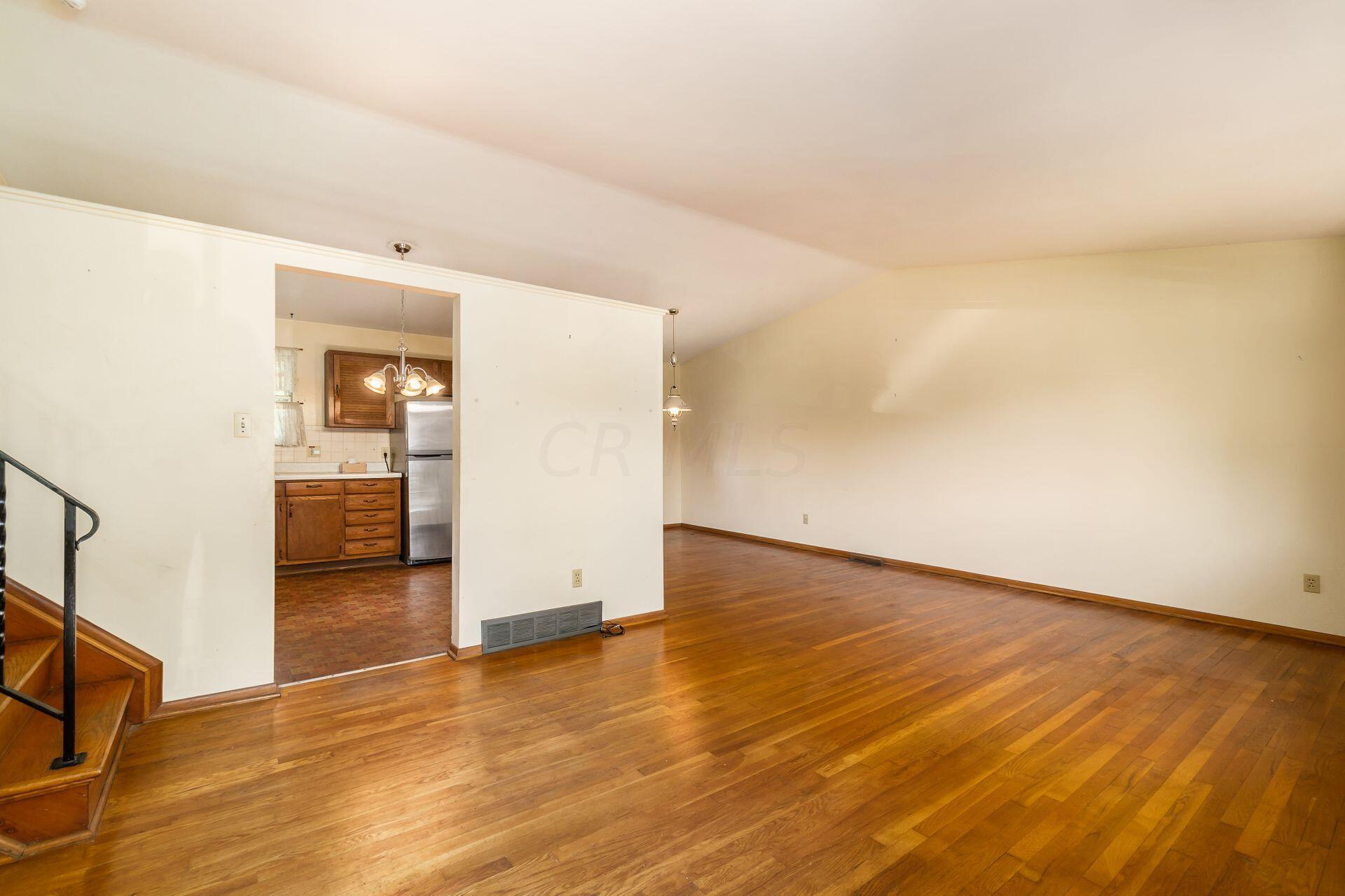 1432 Fullen Road Columbus, OH 43229 - Photo 4 of 24 Gallery Image 4