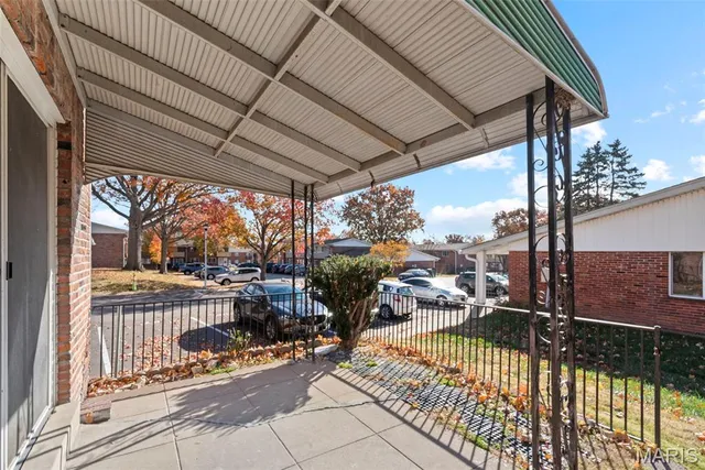 $185,000 | 10587 Carroll Wood Way, St. Louis, MO 63128