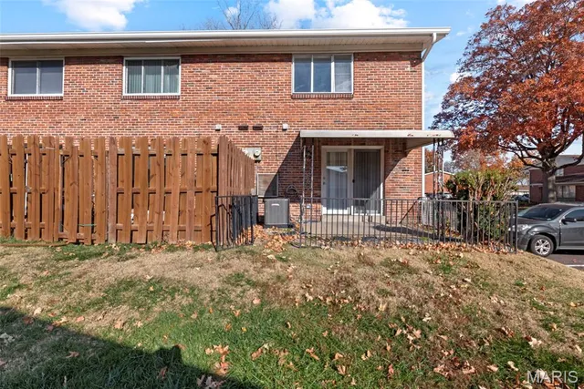 $185,000 | 10587 Carroll Wood Way, St. Louis, MO 63128