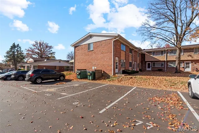 $185,000 | 10587 Carroll Wood Way, St. Louis, MO 63128