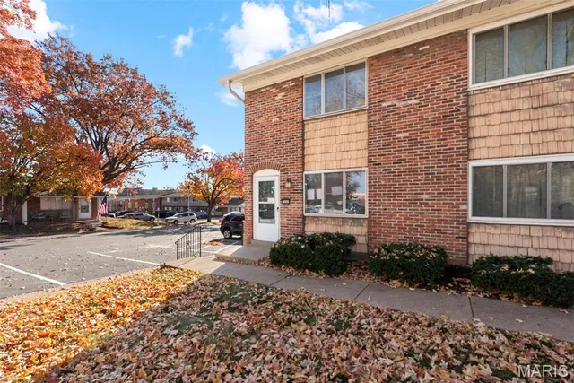 $185,000 | 10587 Carroll Wood Way, St. Louis, MO 63128