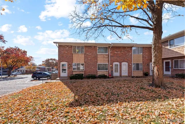 $185,000 | 10587 Carroll Wood Way, St. Louis, MO 63128