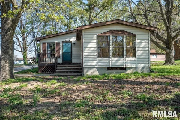 $75,000 | 1615 East St Louis Street, West Frankfort, IL 62896