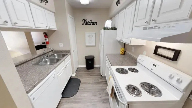 $1,179 | 515 South Bender Avenue, Unit 406, Humble, TX 77338