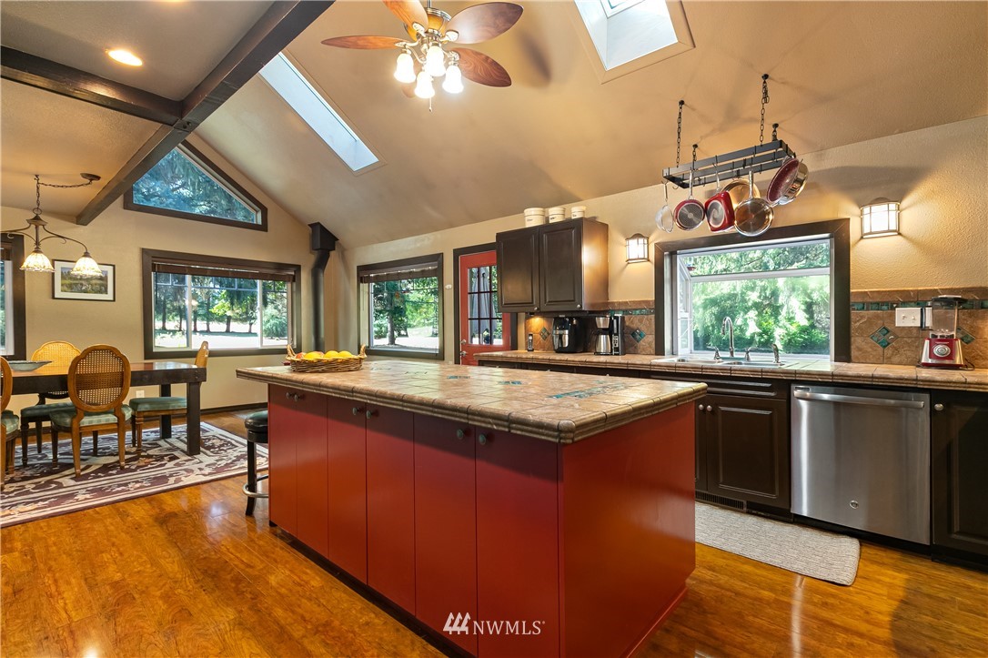 3949 Nelson Road Deming, WA 98244 - Photo 13 of 40
