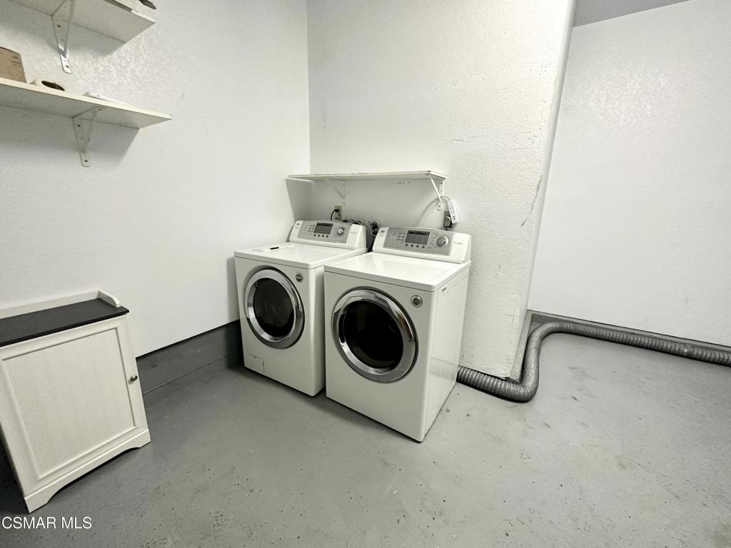 672 Indian Oak Lane, Unit 103 Oak Park, CA 91377 - Photo 22 of 34 a utility room with dryer and washer