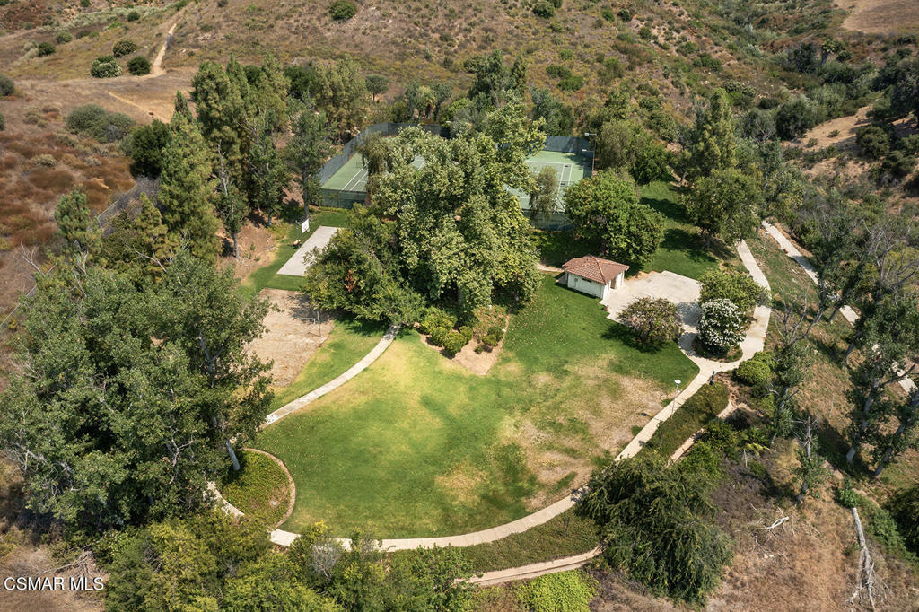 672 Indian Oak Lane, Unit 103 Oak Park, CA 91377 - Photo 28 of 34 a view of a yard