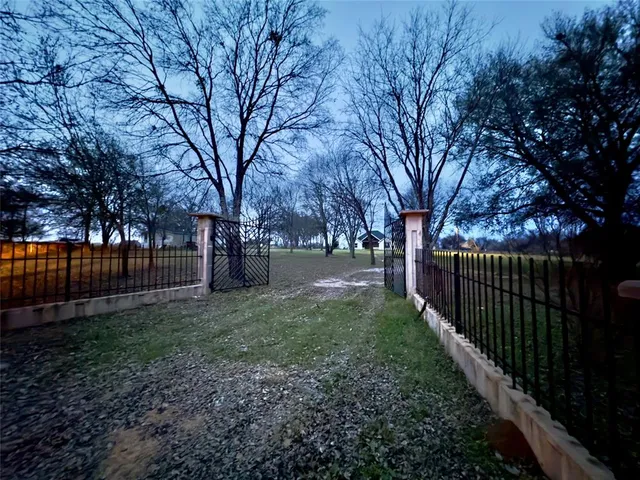 $335,000 | 28296 Spring Valley Drive, Kemp, TX 75143