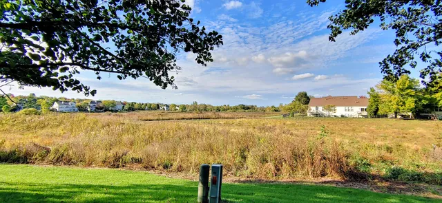 $2,500 | 564 Woods Creek Lane, Algonquin, IL 60102