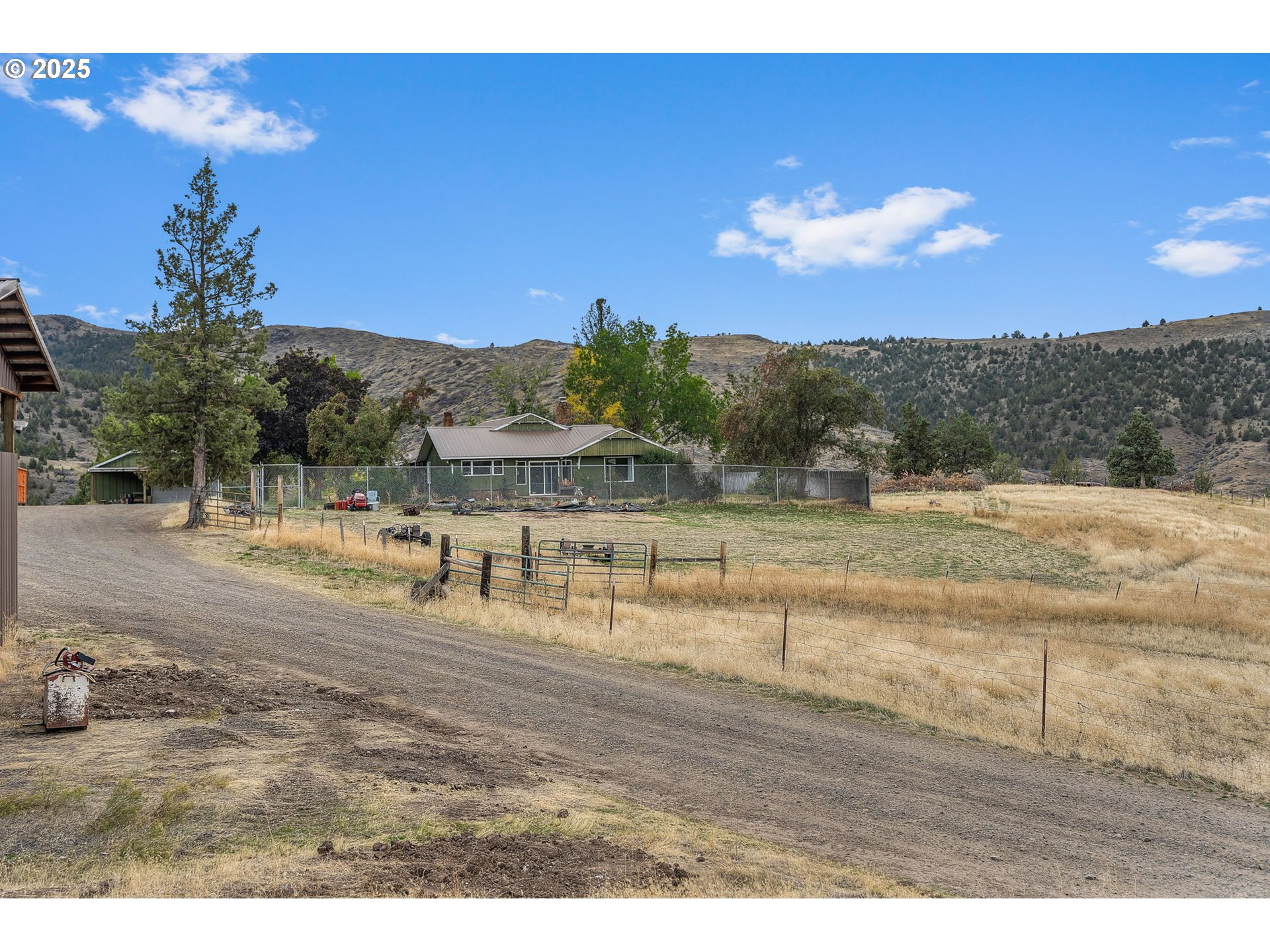 19369 Highway 26 Mitchell, OR 97750 - Photo 1 of 48 a view of a town with mountains in the background
