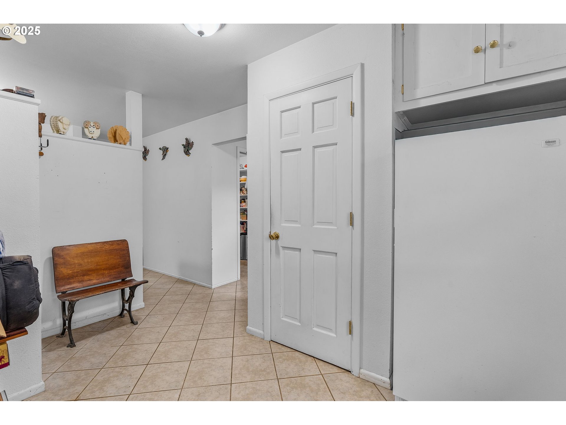 19369 Highway 26 Mitchell, OR 97750 - Photo 18 of 48 a view of room with furniture and wooden cabinets