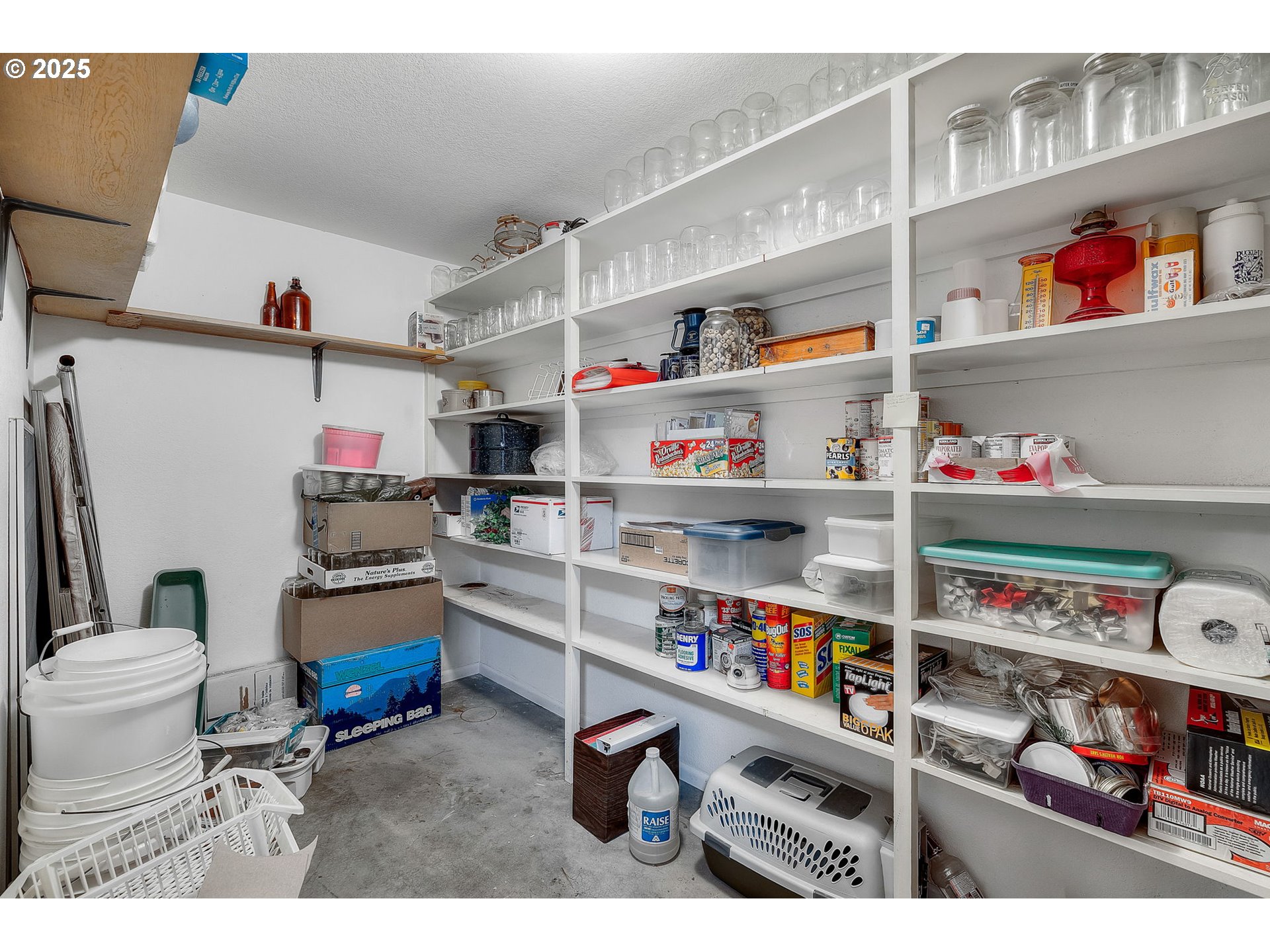 19369 Highway 26 Mitchell, OR 97750 - Photo 27 of 48 a room with toys and storage