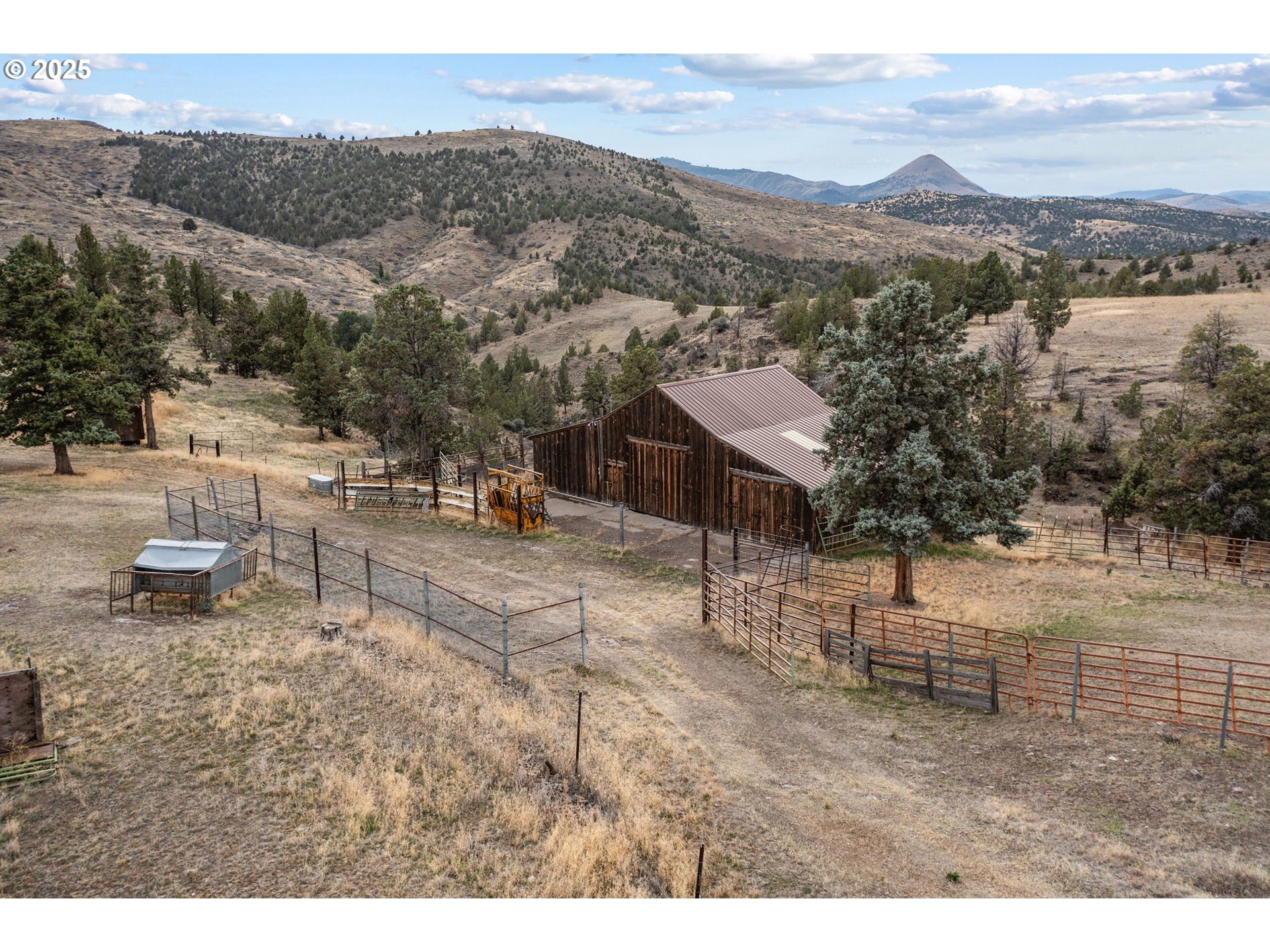 19369 Highway 26 Mitchell, OR 97750 - Photo 28 of 48 a view of outdoor space and city view