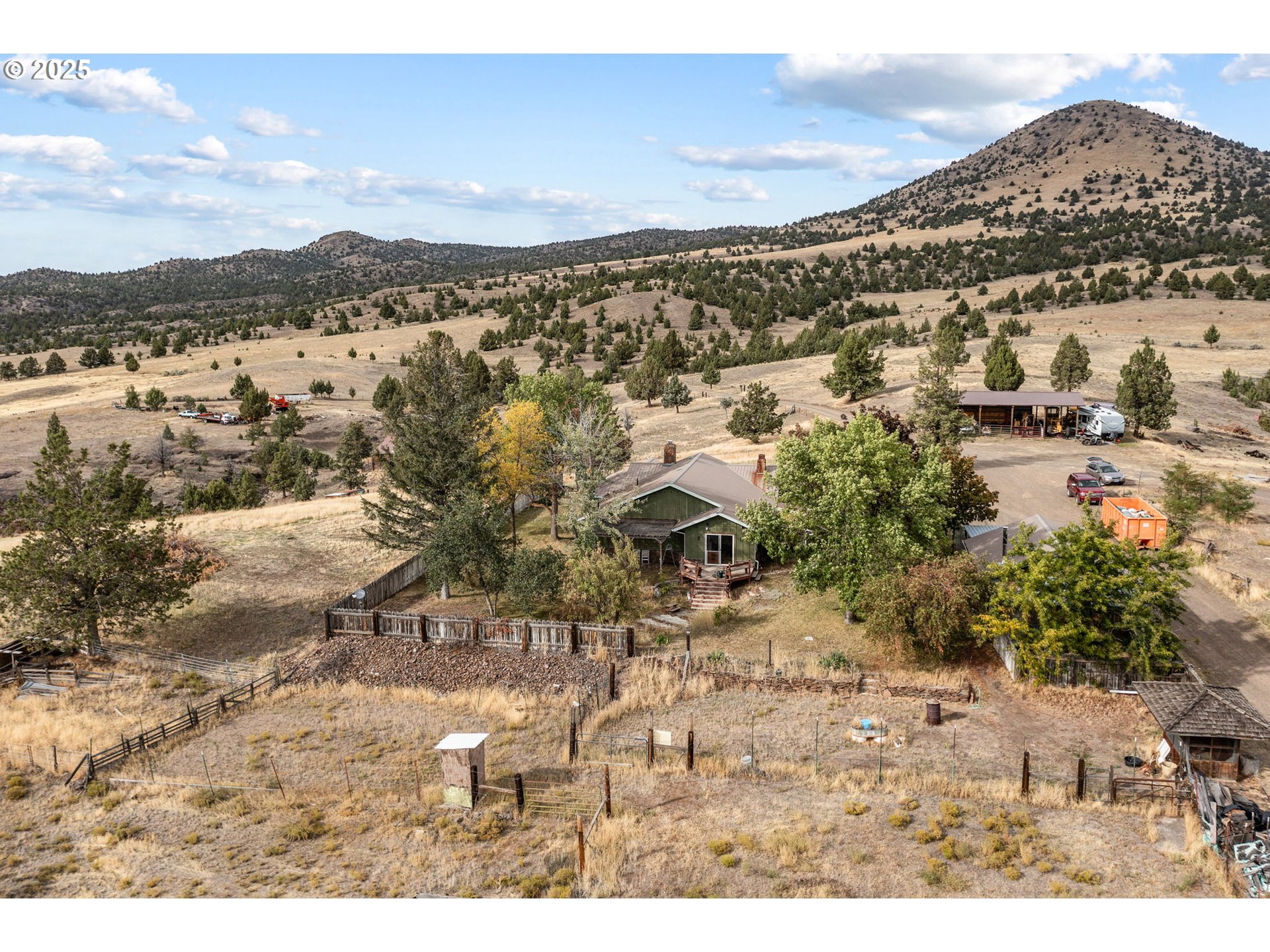 19369 Highway 26 Mitchell, OR 97750 - Photo 29 of 48 a view of city and mountain